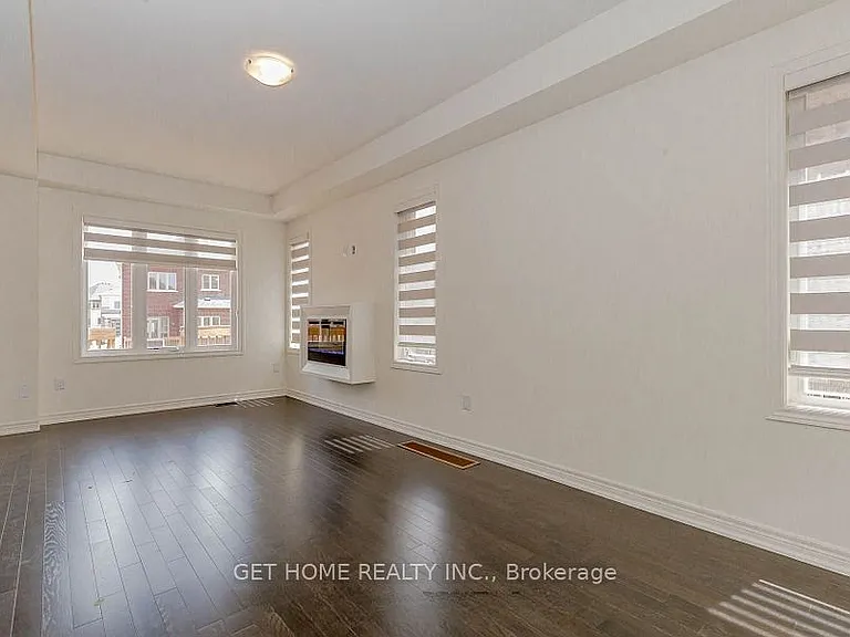 20 Silver Meadow Gdns — Photo 7