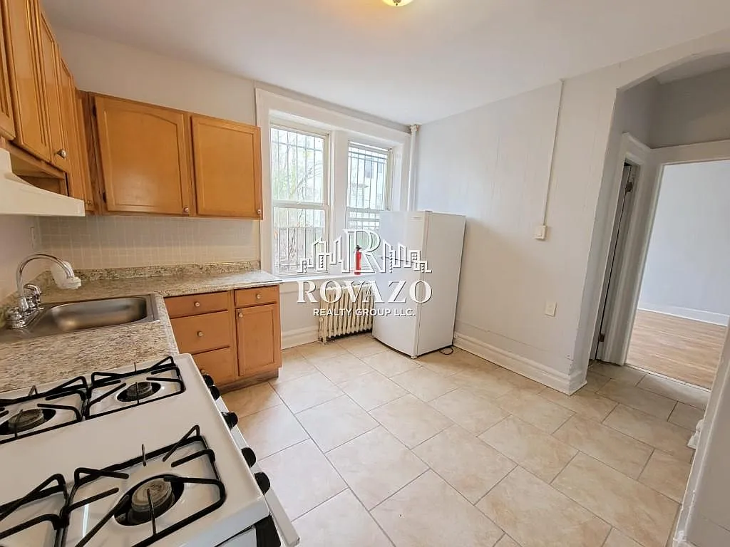 Building Photo - 727 S 13th St #1