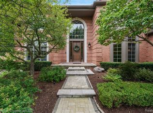 859 Ramblewood Dr, Rochester, MI 48307