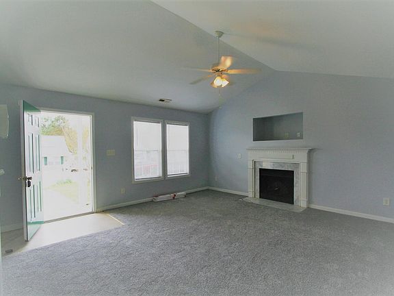 VAULTED LIVING ROOM