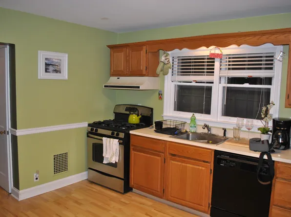 266 Old Eagle School Rd, Wayne, PA 19087