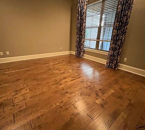 5th image of 205 Willow Vine Dr