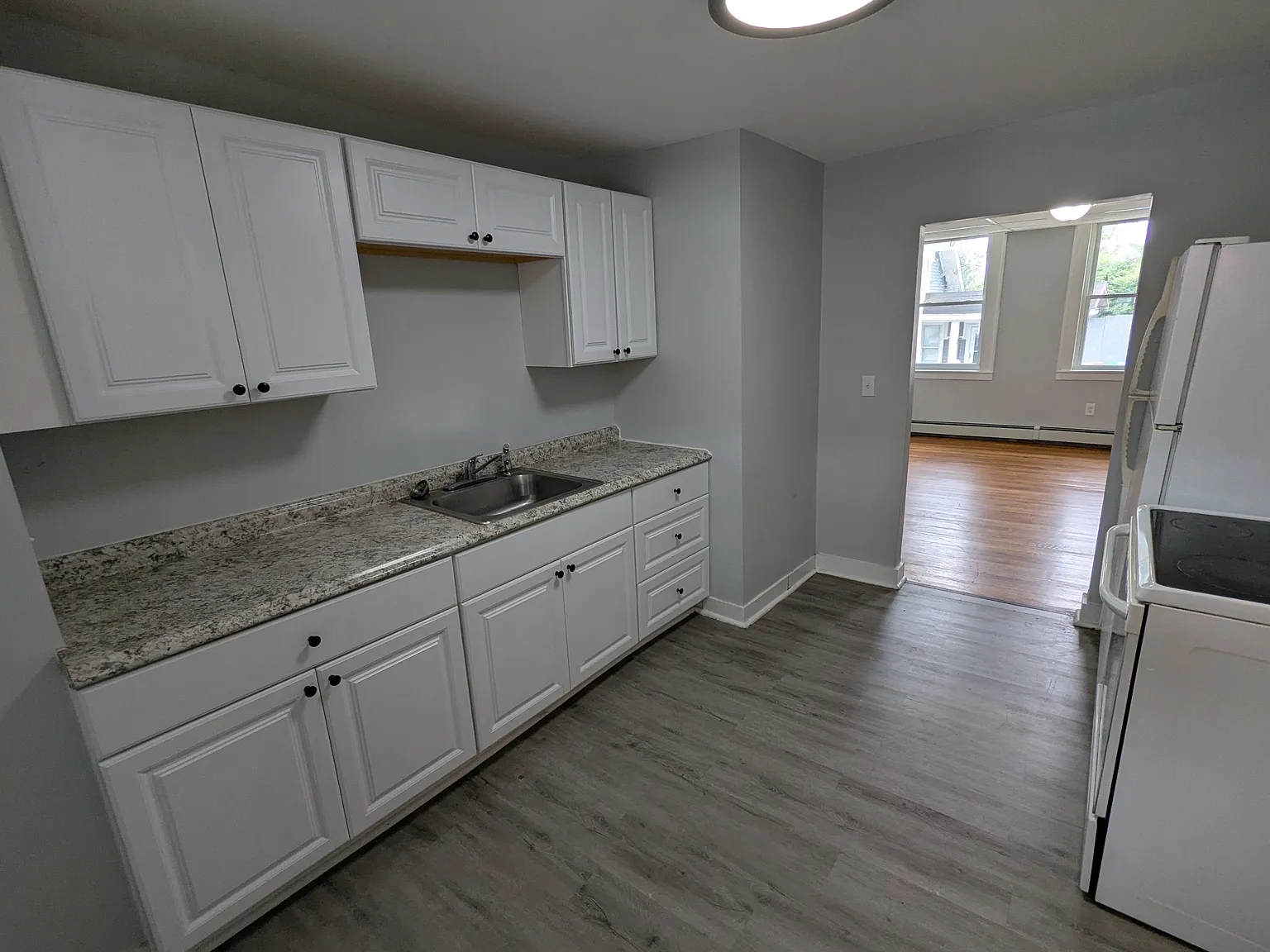 12 Cottage St — Photo 2