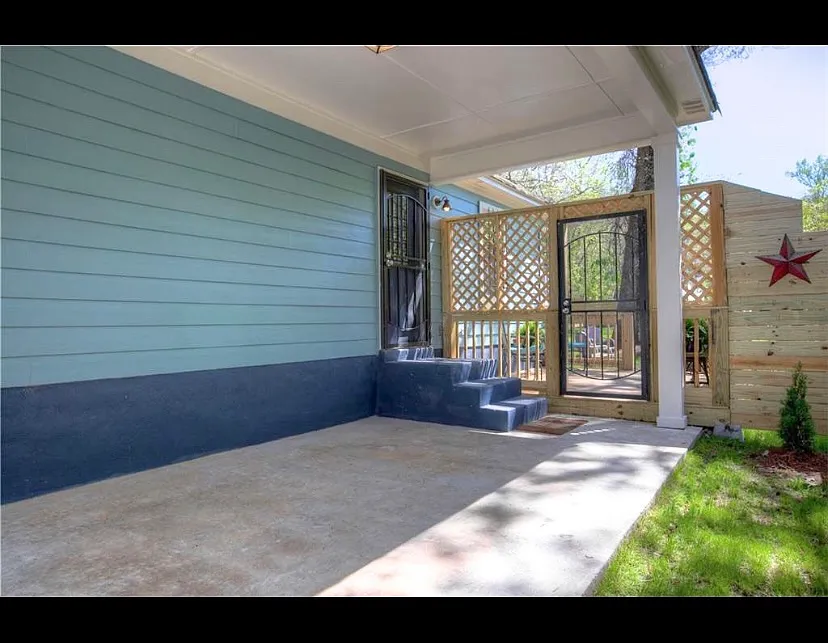 2058 Chicago Ave NW — Photo 4