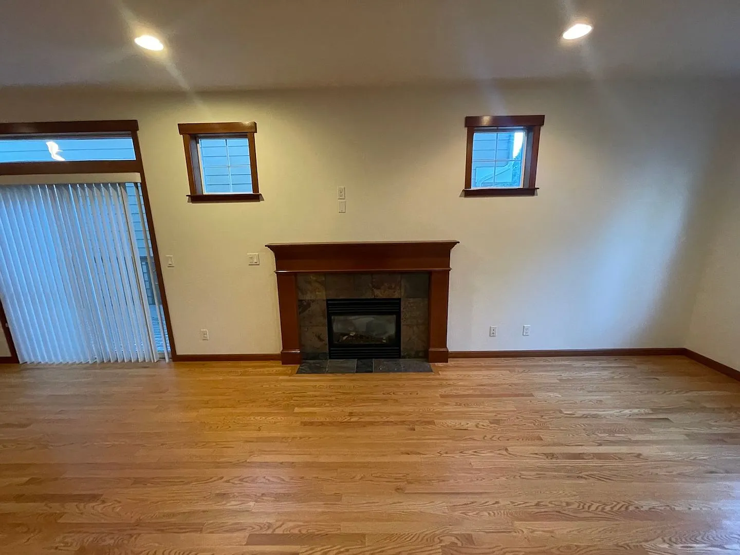 Gorgeous 3 bedroom Home for Rent in Edmonds — Photo 2
