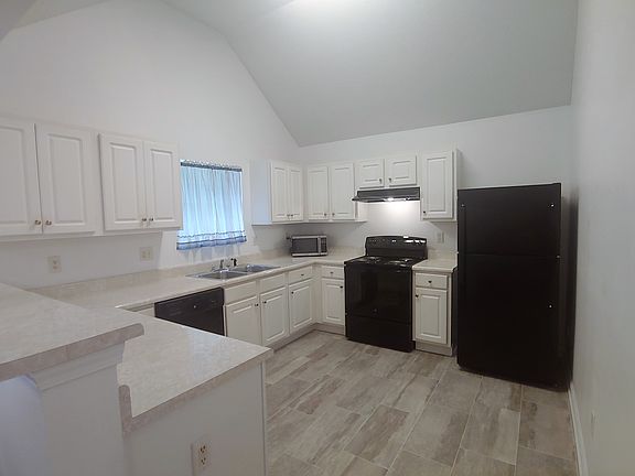 3rd image of 573 Hillandale Park Dr