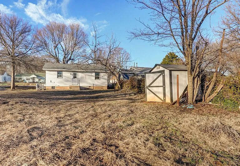 1816 W Olive St — Photo 16