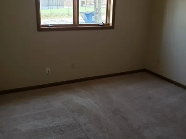 163 Oklahoma St SE APT 2B, Camdenton, MO 65020
