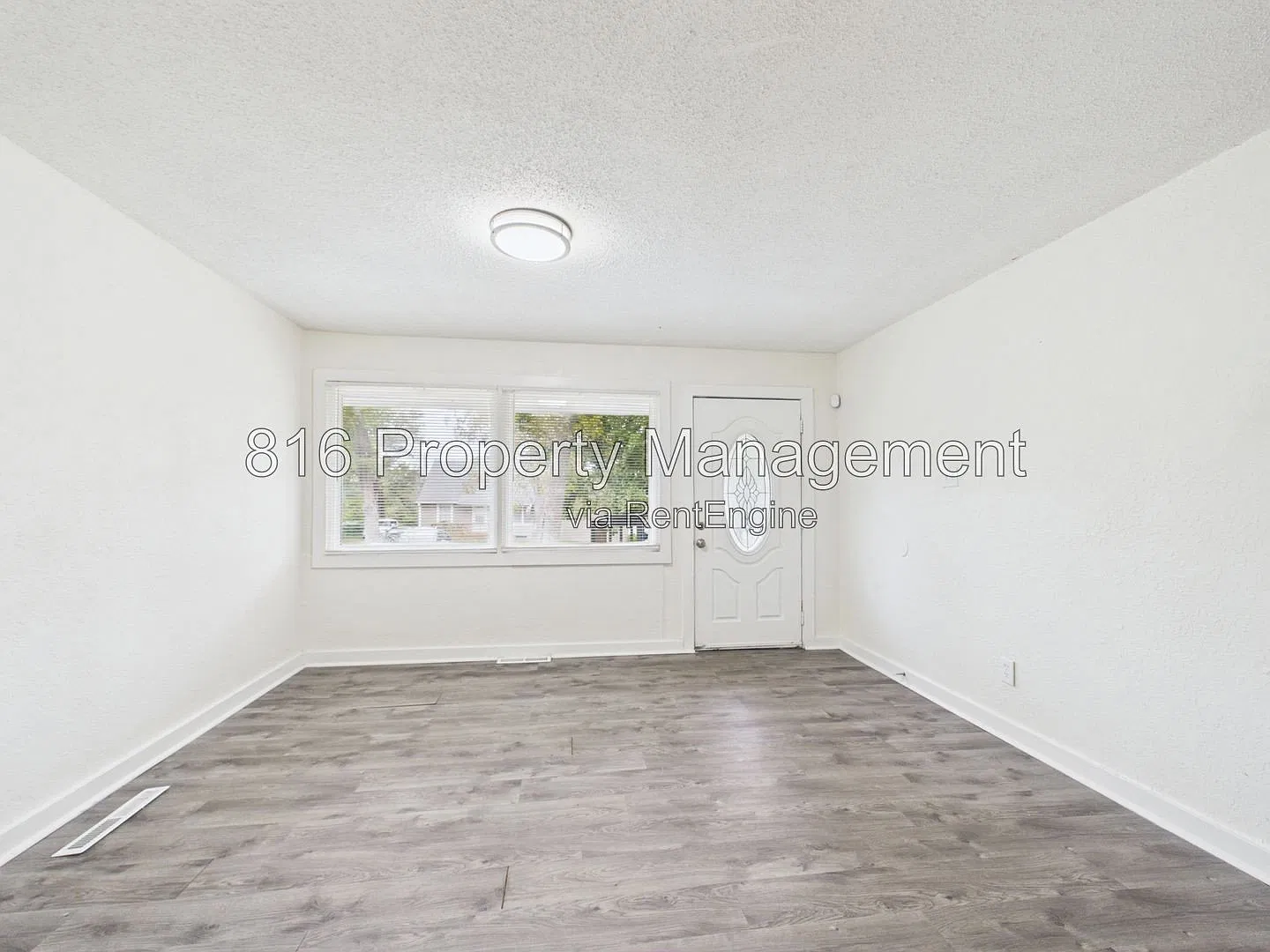 4 bed, 1.5 bath, 1200 sqft, $1,450 — Photo 2