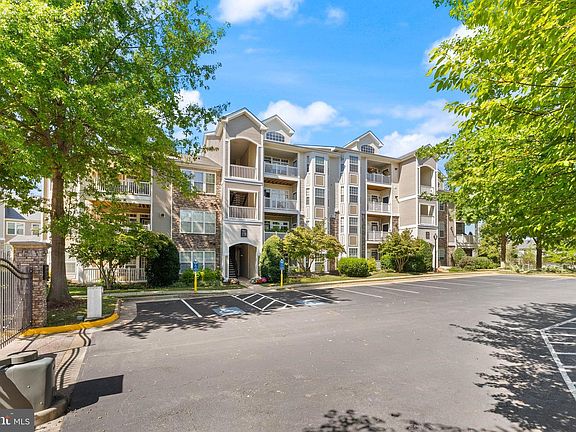 4th image of 502 Sunset View Ter SE Unit 104