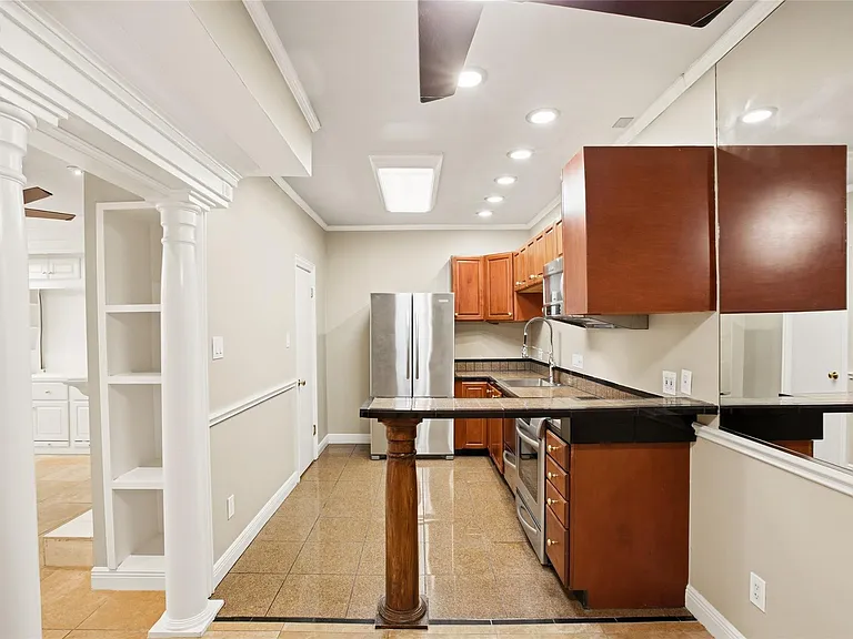 2100 Tanglewilde St #537 — Photo 10