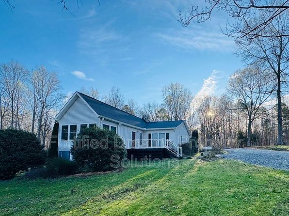 8704 Victory Ln, Liberty, NC 27298