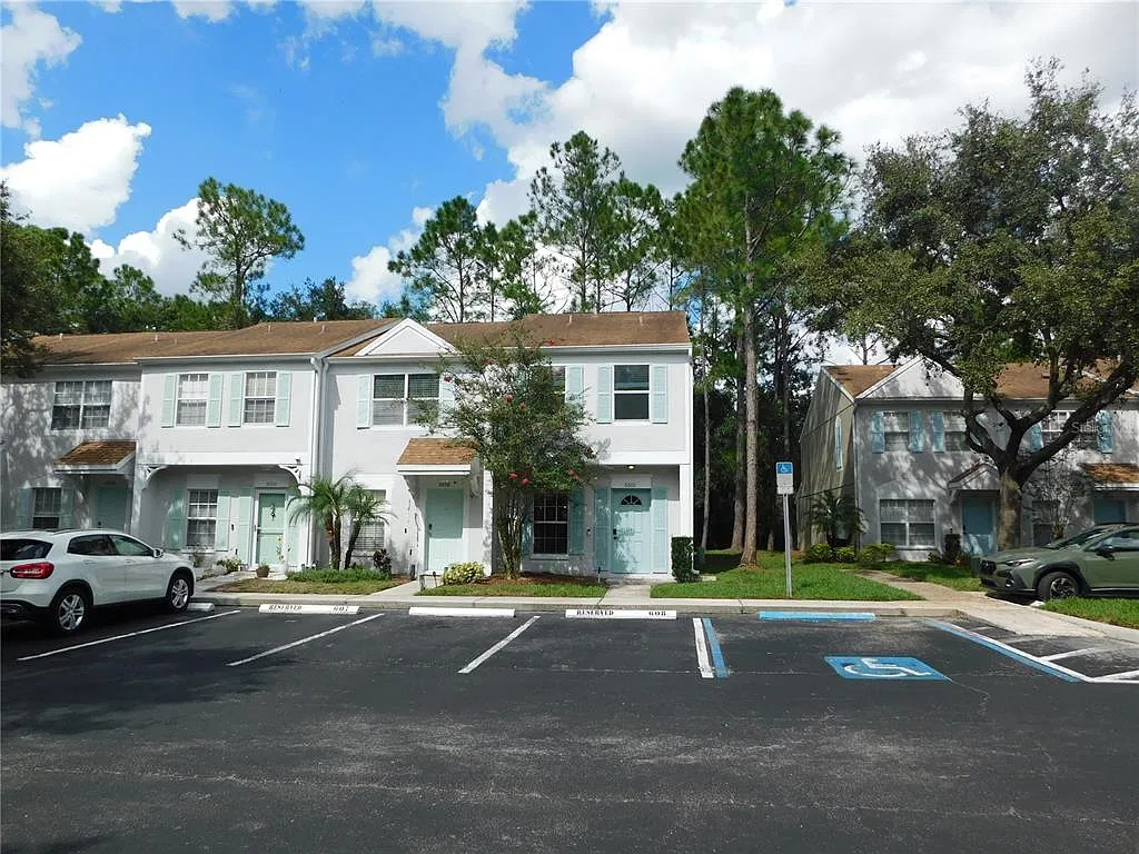 2 bed, 2.5 bath, 1184 sqft, $1,900 — Photo 2