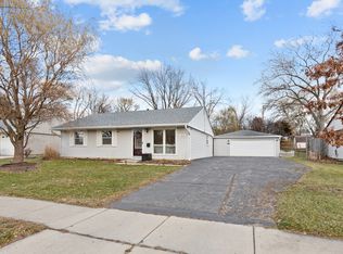 413 S Oltendorf Rd, Streamwood, IL 60107