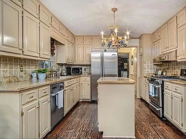 1st image of 2646 Kinnett Dr