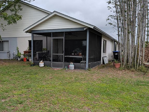 4th image of 2320 Turpin Dr