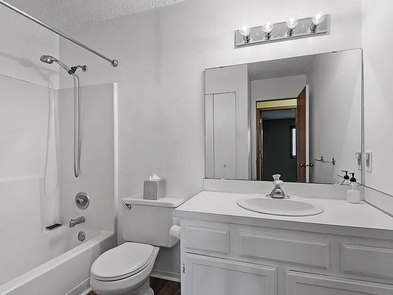 797 Parkside Dr — Photo 8