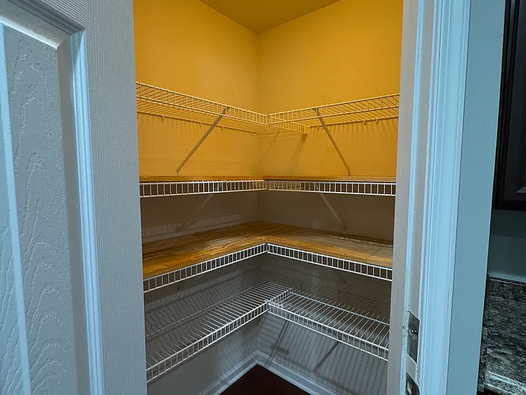 624 Leonard Ln — Photo 6