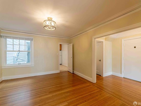 4th image of 2124 Bay St