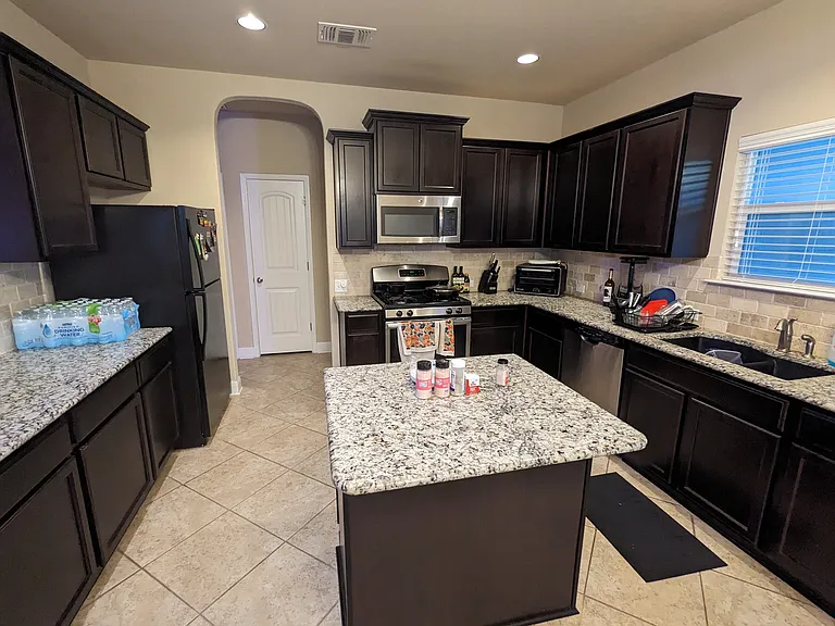 8430 Cedar Mdws — Photo 7