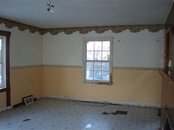 2nd image of 2517 E Jackson Blvd