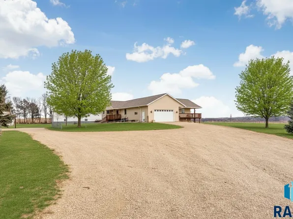 48349 276th St, Canton, SD 57013