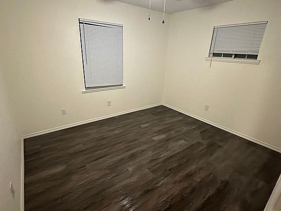 4th image of 105 E Elmhurst Dr