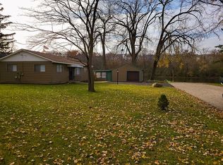 49 Spring Ave, South Elgin, IL 60177