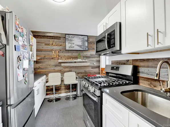 285 East 35th Street image 5 of 10