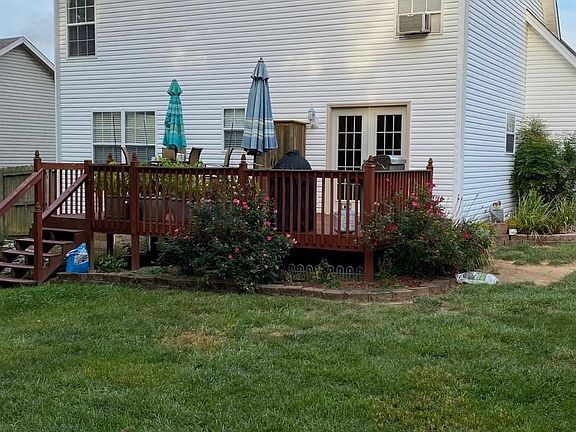 3rd image of 223 Woodfield Cir
