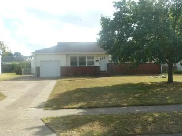 8230 Meadow Creek Rd, Norfolk, VA 23518