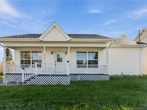 36 Woodstock Ave, Riverview, NB E1B 5H5