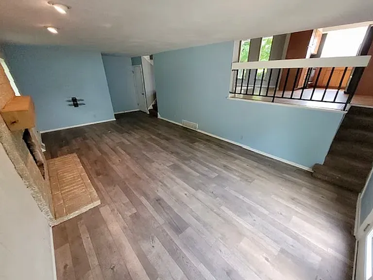 818 Eastchester Dr — Photo 5