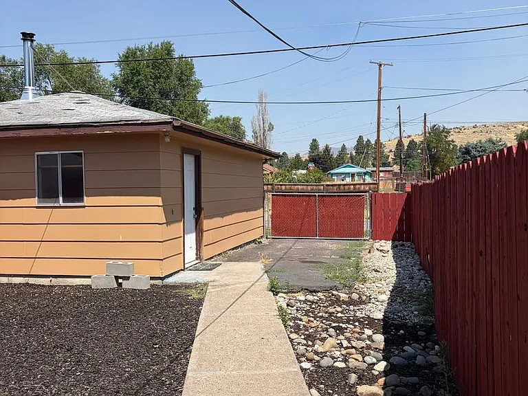 2437 Garden Ave — Photo 12