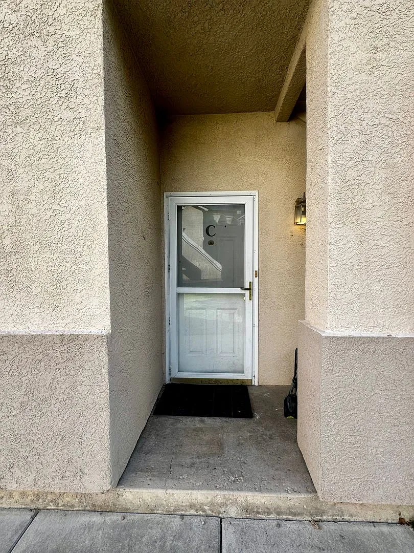 2 Bedroom Condo in gated community — Photo 3