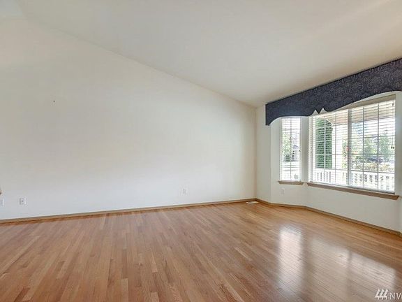 5th image of 16614 127th Avenue Ct E