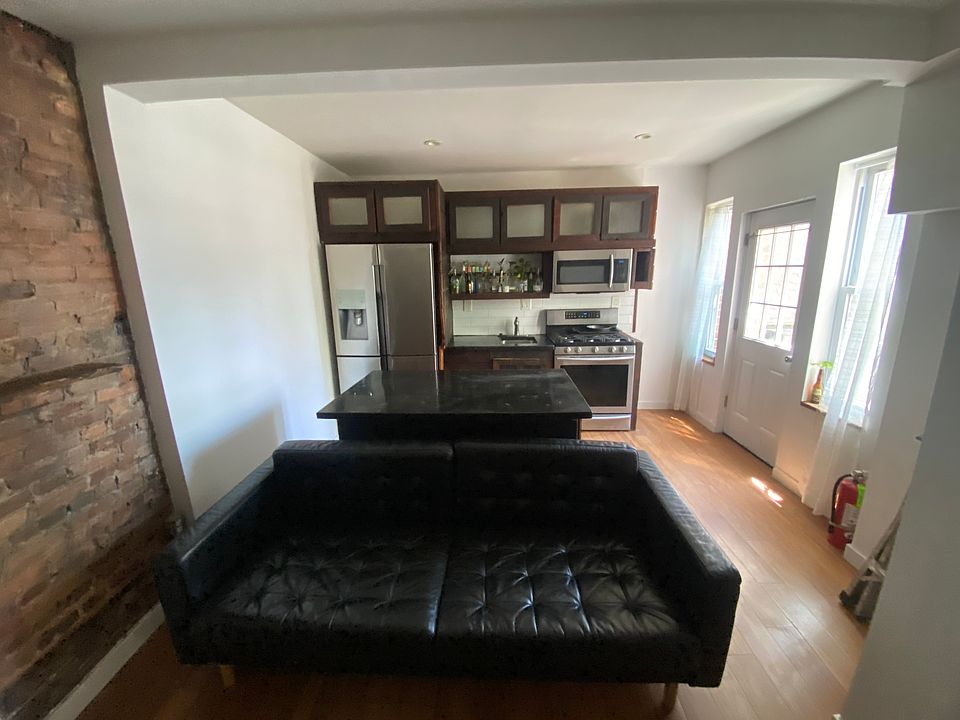 1st image of 817 Cameron St Floor 1