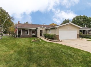 1532 S Elizabeth St, Lombard, IL 60148