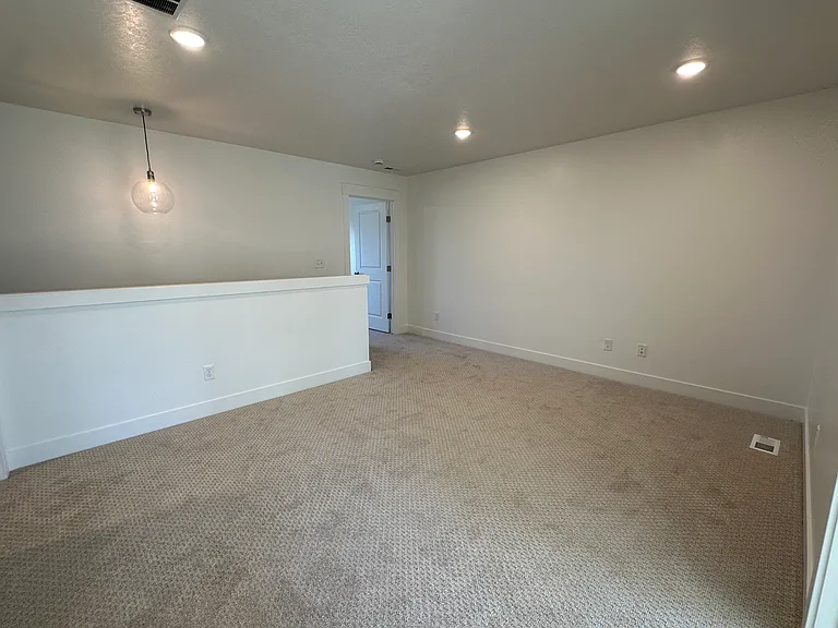 712 W 575 N — Photo 31