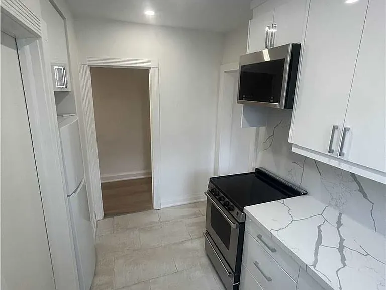 1083 Avenue Rd #4 — Photo 20