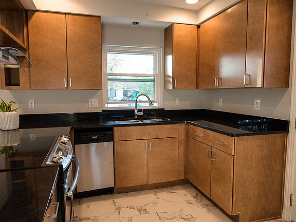 3rd image of 1311 Catalpa Ln