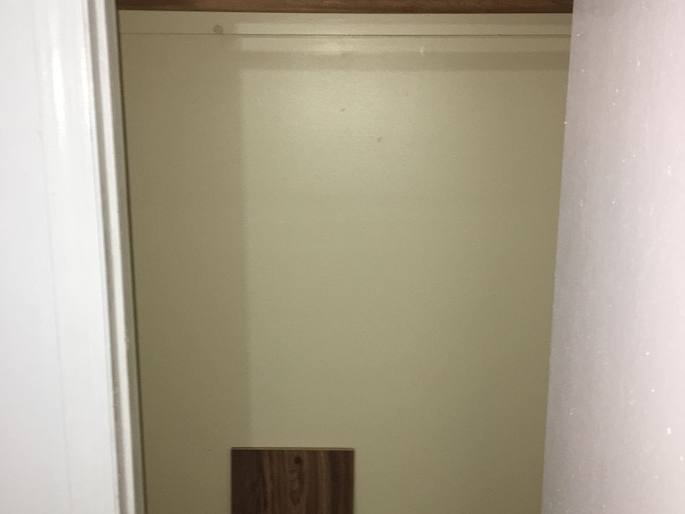 Closet in smaller bedroom