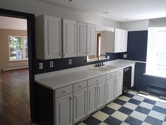 3rd image of 407 Chandler St