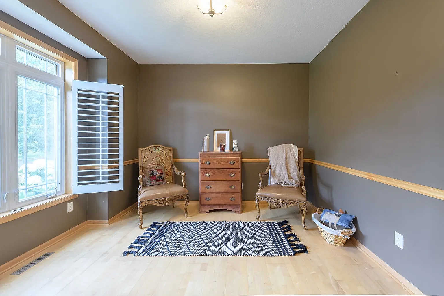 5 bed, 3.5 bath, 3608 sqft, $3,900 — Photo 4