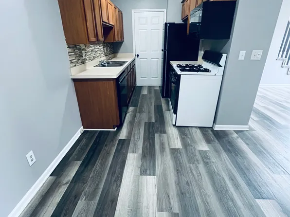 28193 Raleigh Crescent Dr, Chesterfield, MI 48051