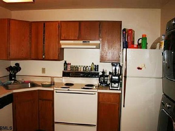 3rd image of 3223 Juniper Ct #3223
