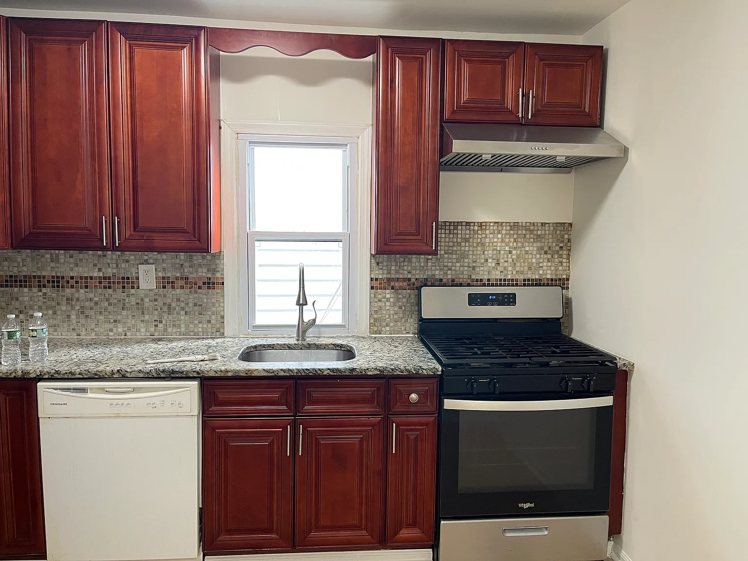 4 bed, 1150 sqft, $2,700 — Photo 4