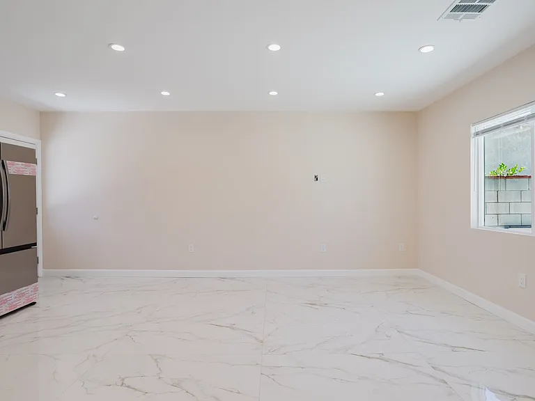 6550 Beeman Ave — Photo 6