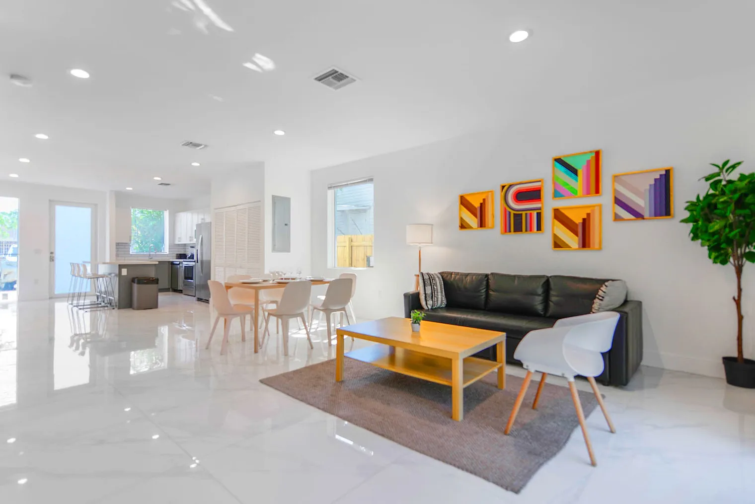 3 bed, 2.0 bath, 1614 sqft, $9,312 — Photo 4