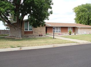 838 E 10th St, Winner, SD 57580